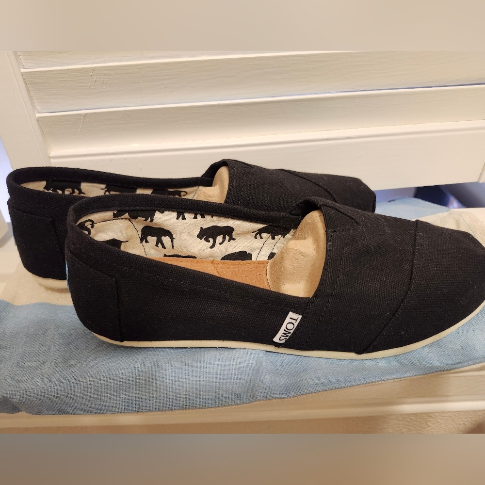 New TOMS Canvas Slip Ons